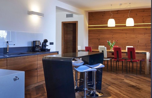 Colico Piano Villa | Casa de vacaciones privada con A/C, WIFI, jacuzzi, piscina privada, TV, patio, mascotas permitida