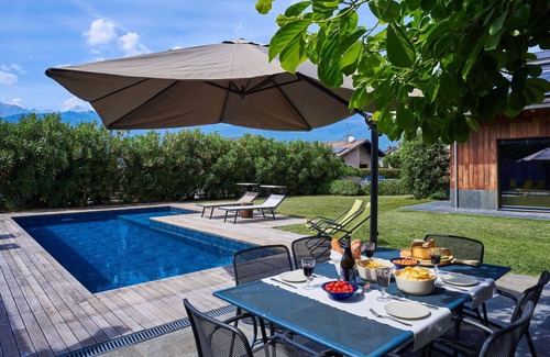 Colico Piano Villa | Casa de vacaciones privada con A/C, WIFI, jacuzzi, piscina privada, TV, patio, mascotas permitida