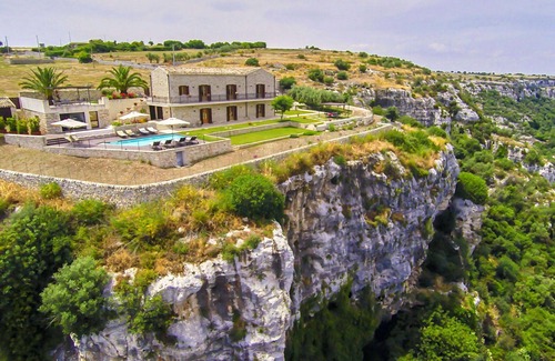 Cannizzara Villa | Casa de vacaciones privada con piscina privada, A/C, WIFI, jacuzzi, TV, patio