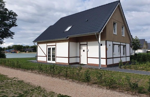 Susteren Casa | Maravillosa casa de vacaciones privada para 12 personas con WIFI, piscina, TV y terraza