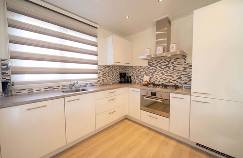 Susteren Casa | Estupenda casa de vacaciones privada para 10 personas con WIFI, piscina, TV y terraza