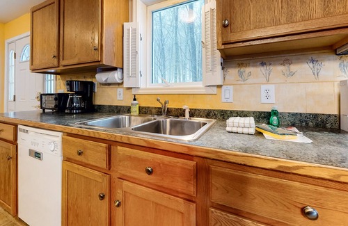 Eidelweiss Village Casa | Wonderful Retreat in the Trees W/ Fast WiFi, Furnished Deck, Fireplace & More