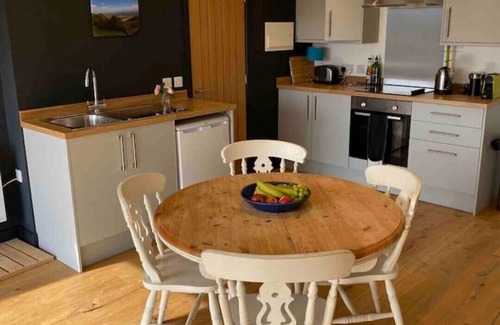 Ledbury Apartamento | Wonderful rural idyll with glorious views and Yamaha baby grand piano