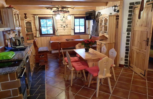 Korenov Villa | Maravillosa casa de vacaciones para 10 personas con bañera de hidromasaje, WIFI y TV