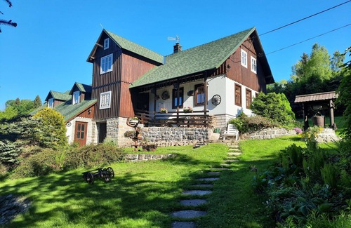 Korenov Villa | Maravillosa casa de vacaciones para 10 personas con bañera de hidromasaje, WIFI y TV