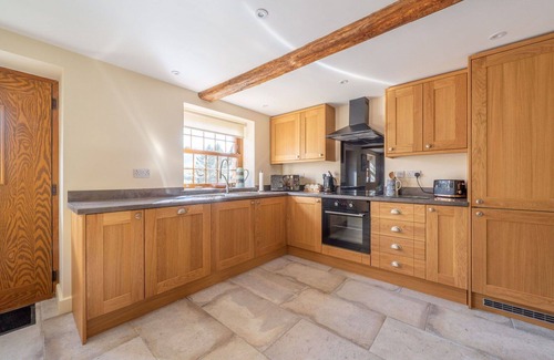 Brecon Casa | Wonderful villa for 4 guests with WIFI, terrace and parking