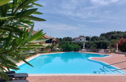 Pantai Casa | Estupenda casa de vacaciones para 6 personas con piscina, WIFI, TV y terraza