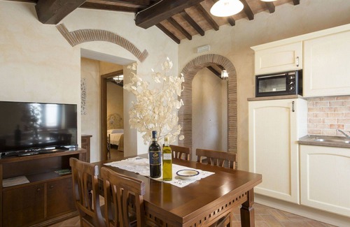 Giugnano Villa | Preciosa casa de vacaciones para 4 personas con piscina, A/C, WIFI, TV y vista panorámica