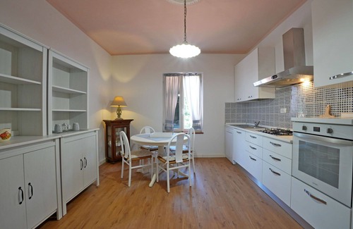 Aulla Villa | Maravillosa casa de vacaciones con A/C, WIFI, TV, terraza y mascotas permitida, cerca de La Spezia