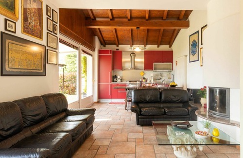 Domaso Casa | Estupenda casa de vacaciones con jacuzzi, A/C, WIFI, TV, terraza y mascotas permitida