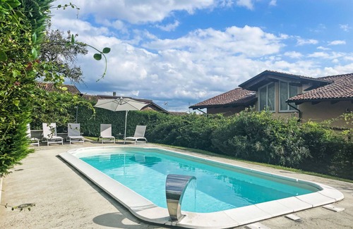 Asti Casa | Preciosa casa de vacaciones para 5 personas con piscina privada, WIFI, TV y patio