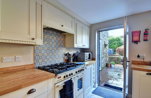 Bellerby Casa | Estupenda casa de vacaciones para 6 personas con WIFI, jacuzzi, terraza y mascotas permitida