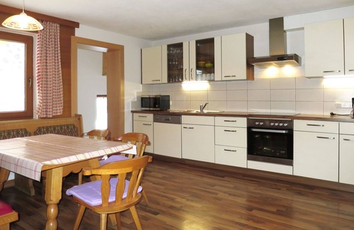 Burgstall Villa | Estupenda casa de vacaciones para 14 personas con WIFI, TV y balcón