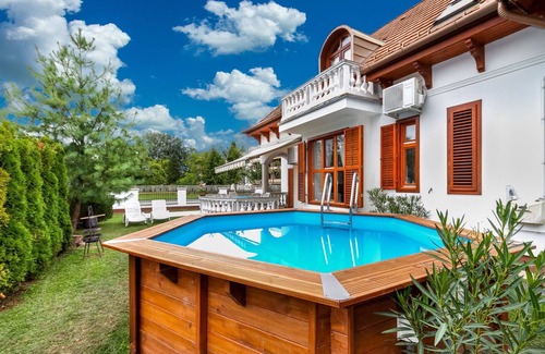 Balatonbereny Casa | Casa de vacaciones con A/C, WIFI, piscina privada, TV, terraza, mascotas permitida, aparcamiento