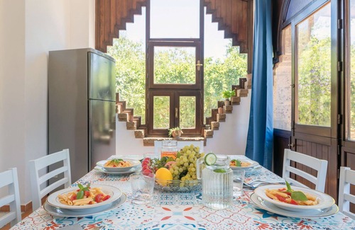 Misilmeri Casa | Maravillosa casa de vacaciones con WIFI, A/C, piscina privada, TV, terraza y mascotas permitida