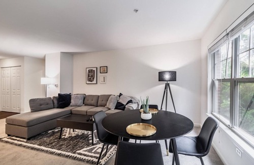 Woburn Apartamento | Wonderful Woburn 2BR w/ In-Unit W/D, close to Restaurants, by Blueground