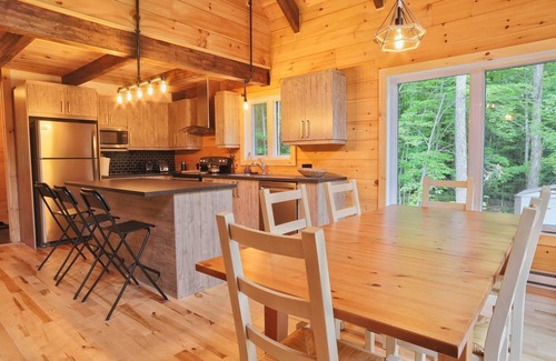 Potton Chalet De Esquí | Wood is Great - Owl's Head Chalet and Spa