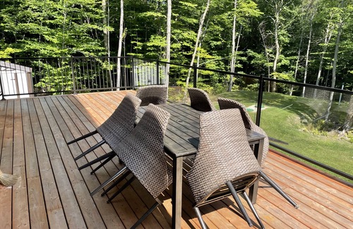 Potton Chalet De Esquí | Wood is Great - Owl's Head Chalet and Spa