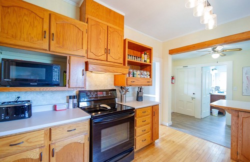 Tyne Valley Casa | Woodbine Cottage with hot tub!