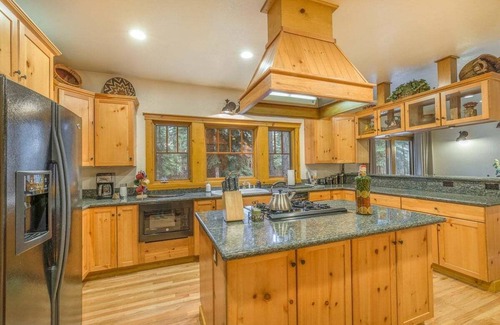 Ridgewood Casa | Nuevo listado: casa grande con bañera de hidromasaje y sala de juegos.Cerca del lago y perro amigable!
