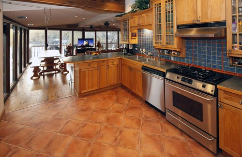 Edwards Casa | Cabina Lone Star de Ozarks - Hermosa casa de 5 arboledas de 5 Bdrm / 3 Bth Lakeed Home