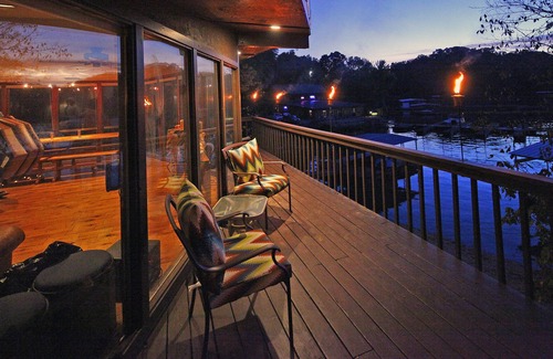 Edwards Casa | Cabina Lone Star de Ozarks - Hermosa casa de 5 arboledas de 5 Bdrm / 3 Bth Lakeed Home