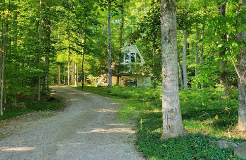 Boyne City Chalet De Esquí | Chalet de estilo valón con muelle