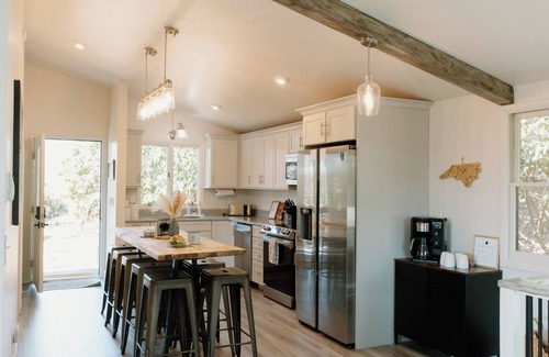 Newland Casa | Cabaña Moderna, 15 min Grandfather Mnt | Pets OK