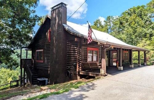 Demorest Casa | Wooden Cabin with Hot-Tub and Pool Table in Demorest, Georgia