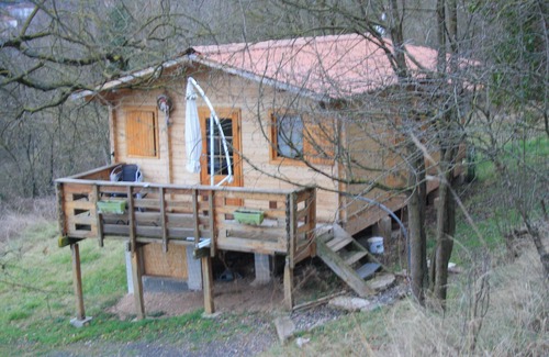Neschers Chalet De Esquí | LOCALIZACIÓN CHALET DE MADERA GRANJA EN LA NOCHE CIERRA EN NATURALEZA