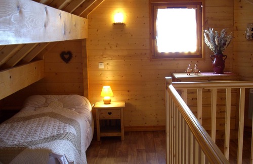 Mont-Dore Hotel | CHALET DE MADERA + SPA "Les Ecureuils" N ° 1 (4 estrellas) LE MONT DORE / VISTA DE LAS MONTAÑAS