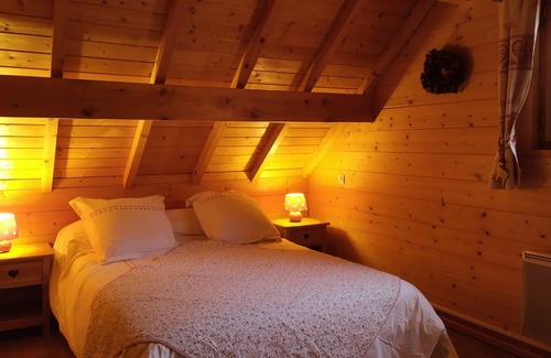 Mont-Dore Hotel | CHALET DE MADERA + SPA "Les Ecureuils" N ° 1 (4 estrellas) LE MONT DORE / VISTA DE LAS MONTAÑAS