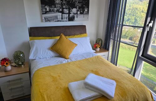Saltaire Village Apartamento | Woodland family retreat