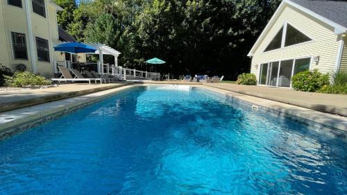Three Oaks Casa | Woodland Paradise
