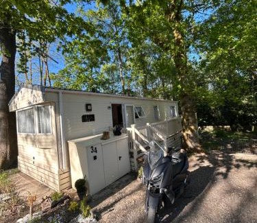 St Leonards-On-Sea Complejo | Woodland Retreat Entire Holiday Home in Hastings