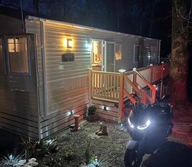 St Leonards-On-Sea Complejo | Woodland Retreat Entire Holiday Home in Hastings