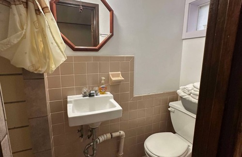 Alma Hotel | Woodlands Motel Retreat next to the Mississippi River