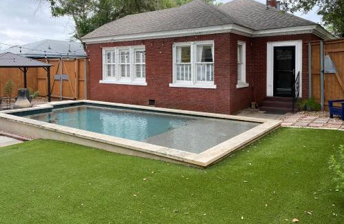 Woodlawn Lake Casa | Woodlawn Avenue Beauty