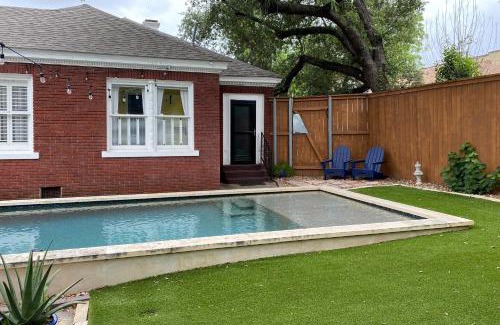 Woodlawn Lake Casa | Woodlawn Avenue Beauty