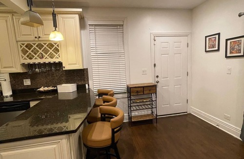 Woodlawn Casa | Woodlawn Oasis...10 Minutes to Dining & Downtown