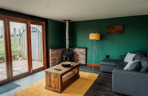 Callington Casa | Woodpecker Lodge- A Pet Friendly Rural Retreat
