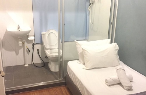 Kampung Surabaya Hotel | Woodpecker Lodge Kuching