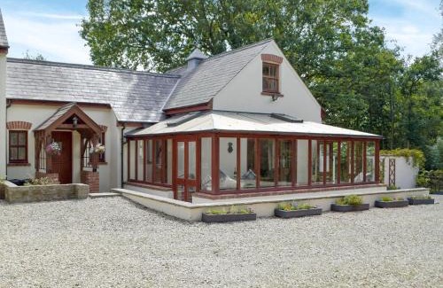 Cardigan Casa | Woodpecker Rest