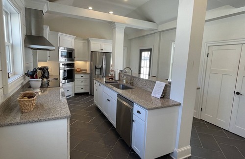 Laurens Casa | Woods Hollow - Upscale renovated home, minutes to All-Star Village