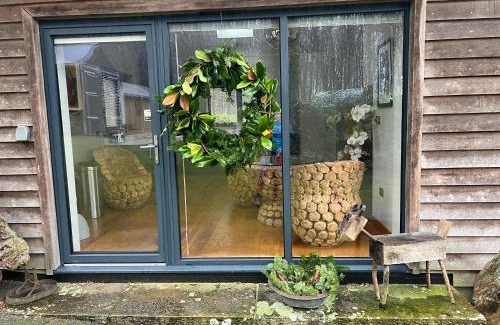 Cleeve Casa | Woodside Lodge, surrounded by woodland and beautiful gardens