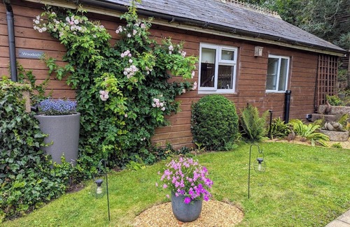 Ryde Cabina | 'Woodside Lodge' con piscina privada cubierta. Ubicación aislada, cerca de la ciudad de Ryde.