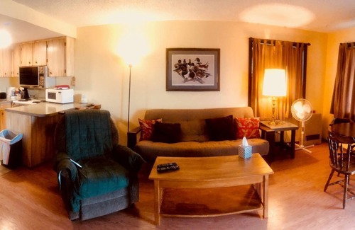 Homer Apartamento | Suite modesta en el centro de Homer, a poca distancia de todas las atracciones