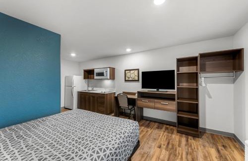 Waldron Hotel | WoodSpring Suites Kansas City Airport