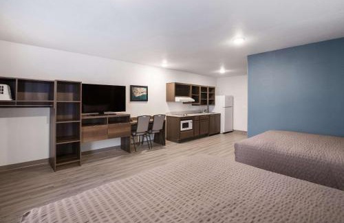 Madison Heights Hotel | WoodSpring Suites Detroit Madison Heights