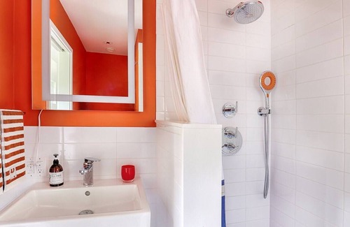 West Hurley Casa | Woodstock Forest Magic - Architectural gem on 5 serene acres - Private chef